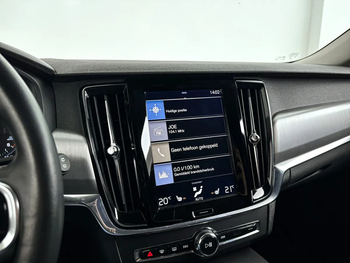 T5 Momentum | Park assist | Stoelverwarming | Cruise control | Navigatie