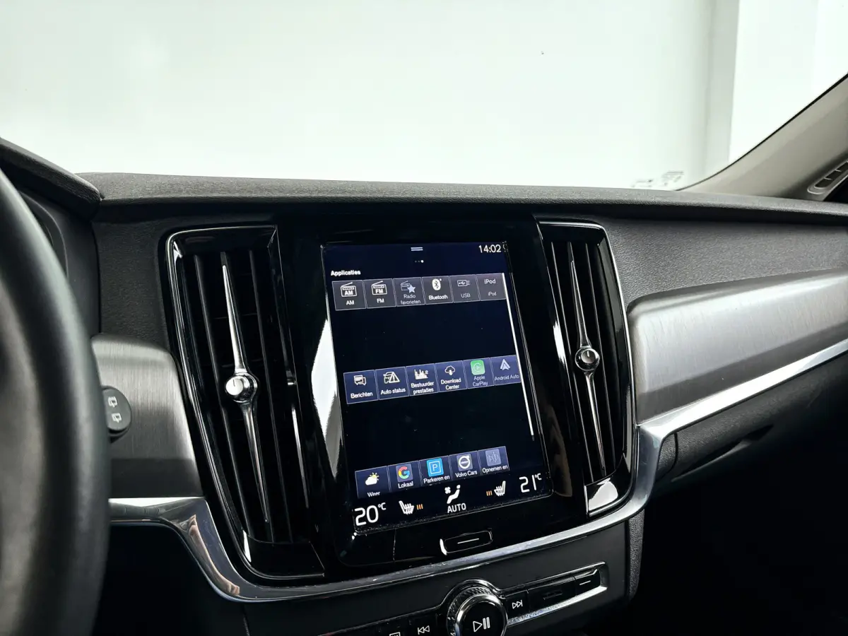 T5 Momentum | Park assist | Stoelverwarming | Cruise control | Navigatie