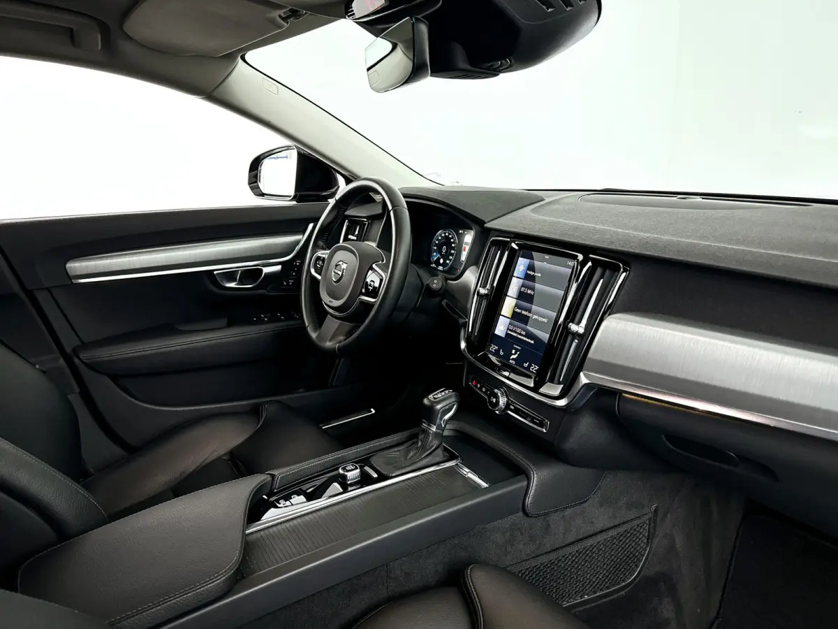 T5 Momentum | Park assist | Stoelverwarming | Cruise control | Navigatie