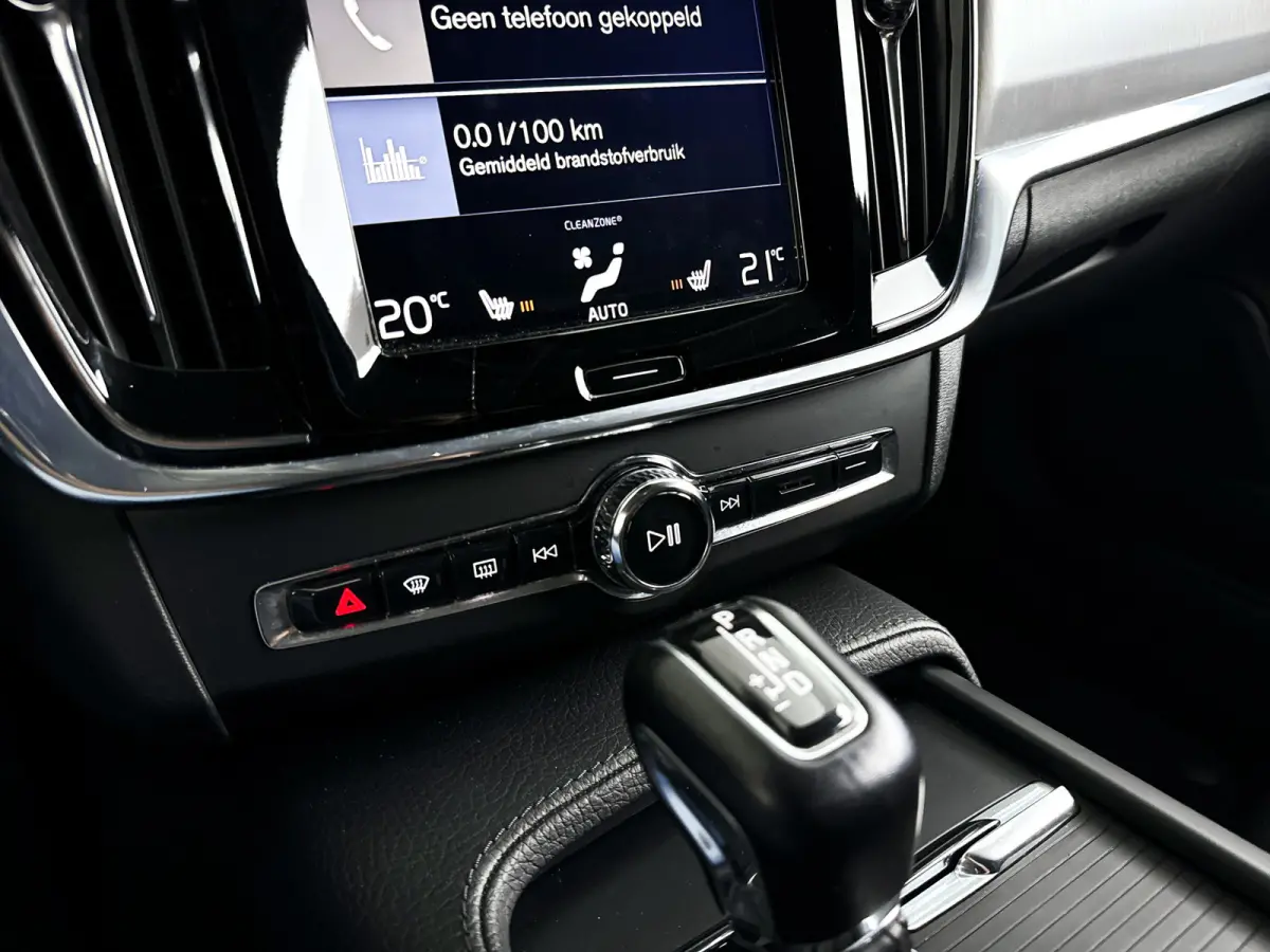 T5 Momentum | Park assist | Stoelverwarming | Cruise control | Navigatie