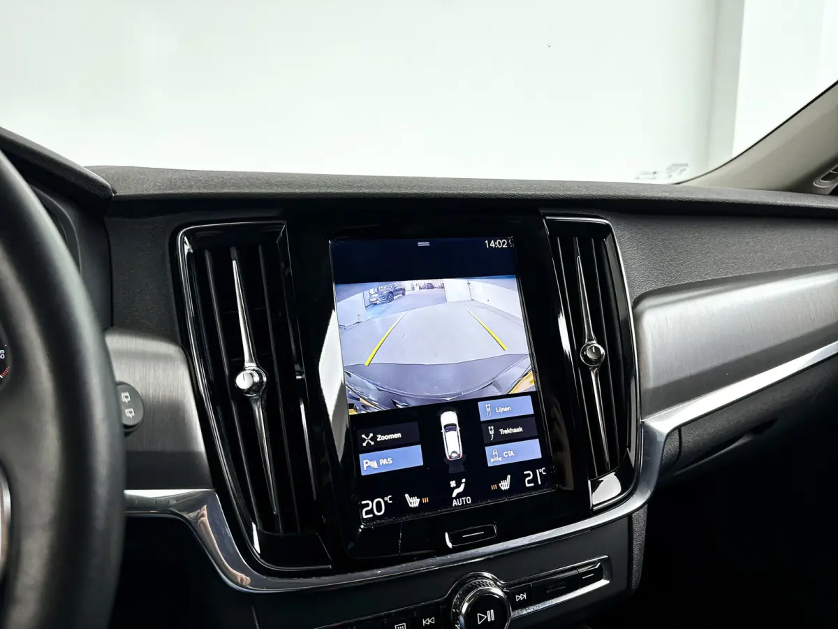 T5 Momentum | Park assist | Stoelverwarming | Cruise control | Navigatie