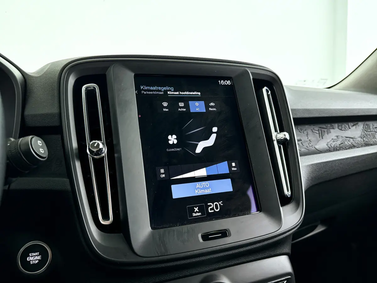 T2 Momentum Core | Park assist | LED | Cruise control | Navigatie