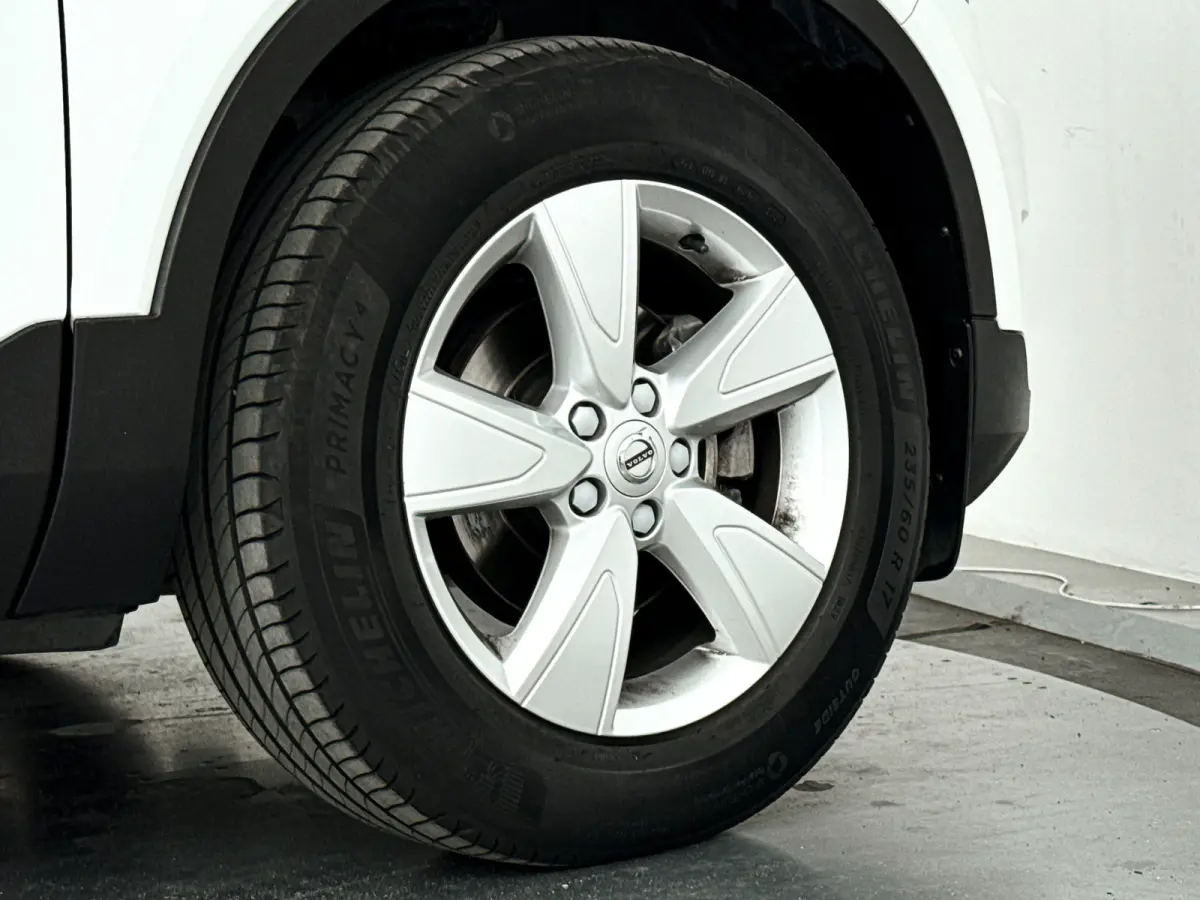 T2 Momentum Core | Park assist | LED | Cruise control | Navigatie