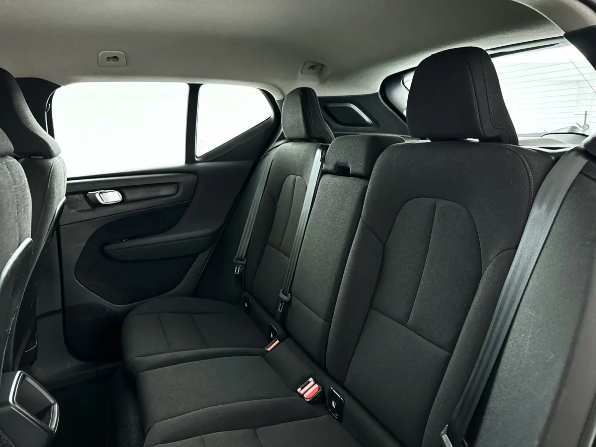 T2 Momentum Core | Park assist | LED | Cruise control | Navigatie