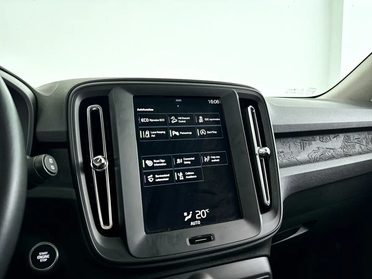 T2 Momentum Core | Park assist | LED | Cruise control | Navigatie
