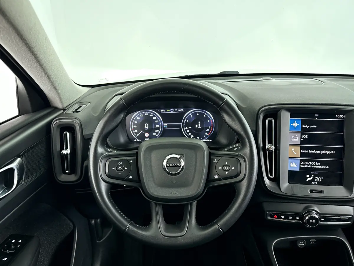 T2 Momentum Core | Park assist | LED | Cruise control | Navigatie