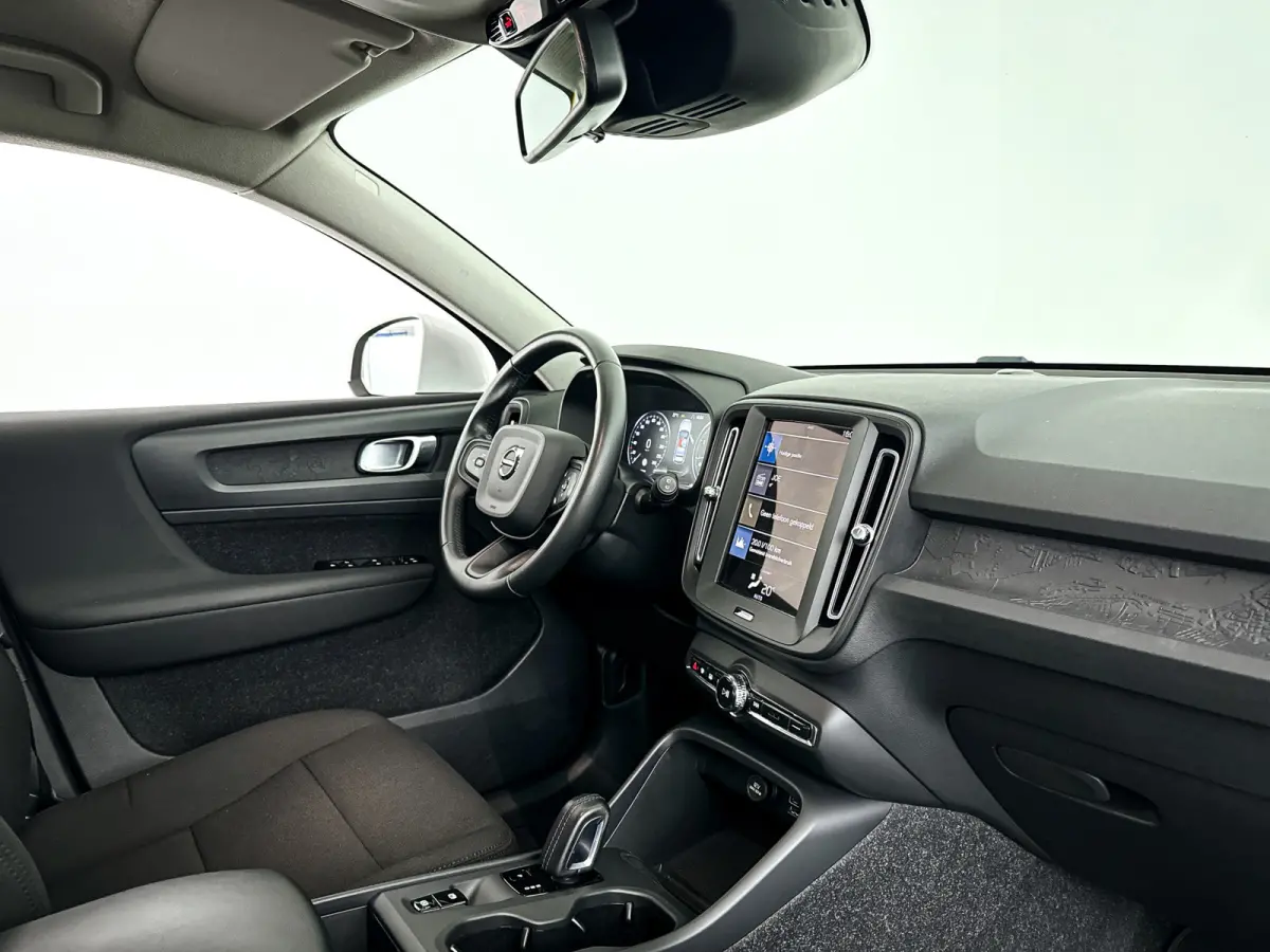 T2 Momentum Core | Park assist | LED | Cruise control | Navigatie
