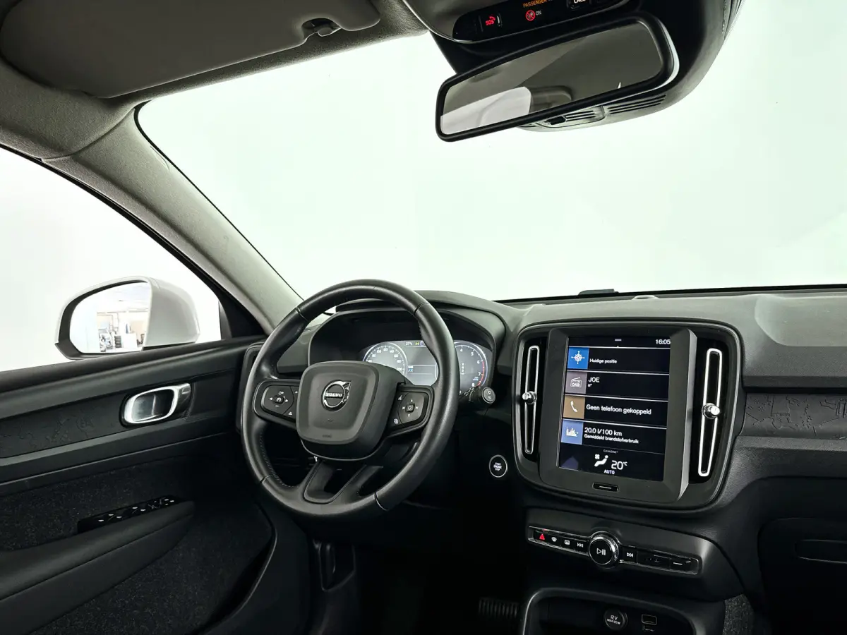 T2 Momentum Core | Park assist | LED | Cruise control | Navigatie