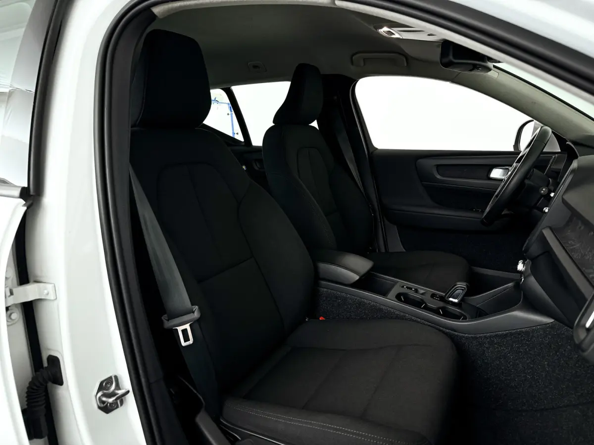 T2 Momentum Core | Park assist | LED | Cruise control | Navigatie