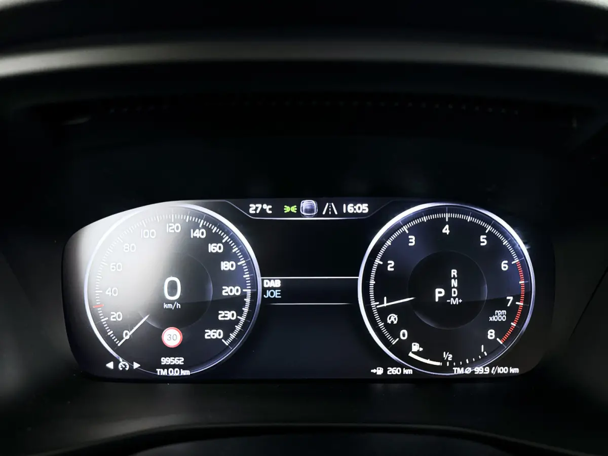 T2 Momentum Core | Park assist | LED | Cruise control | Navigatie