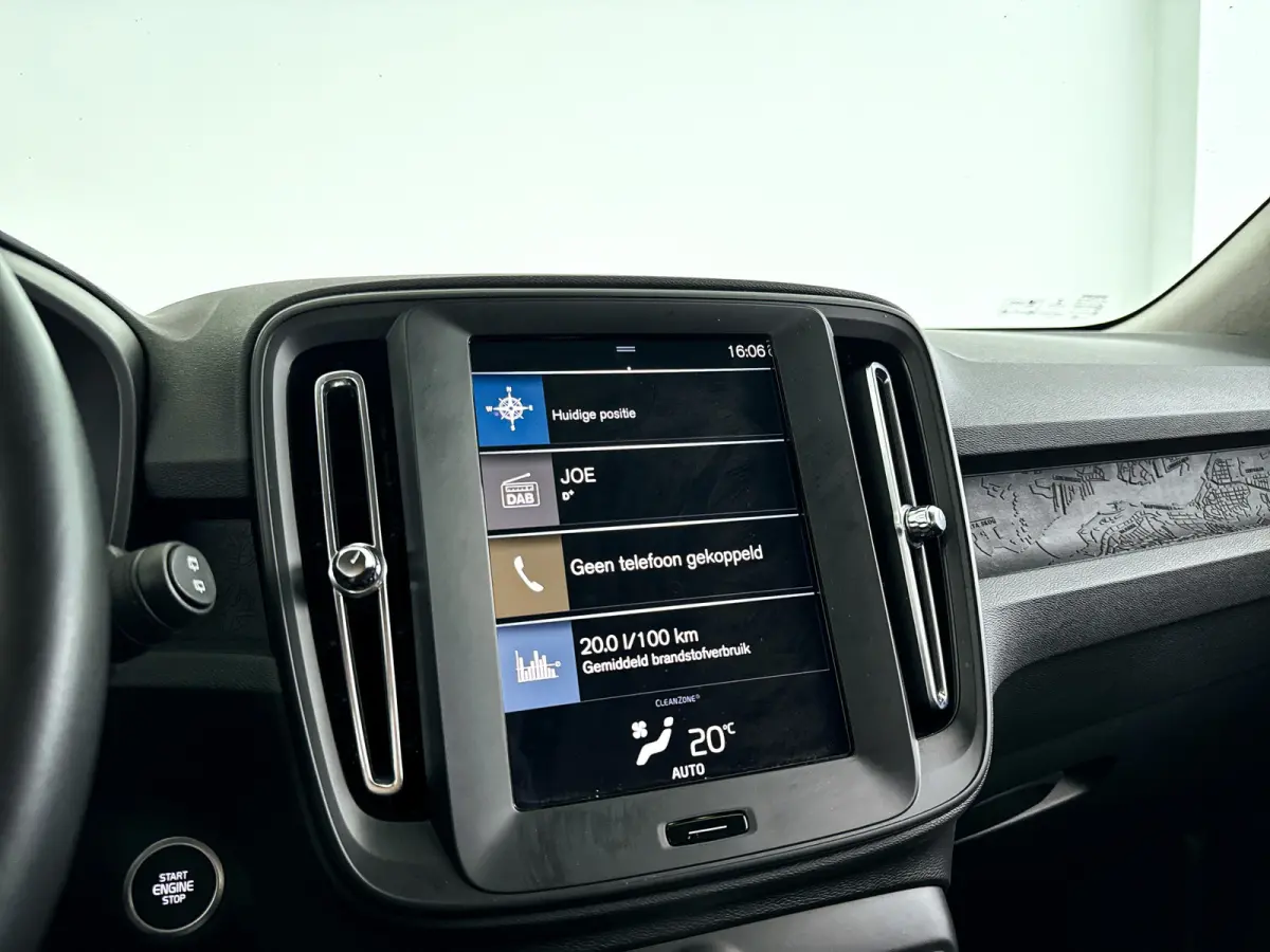 T2 Momentum Core | Park assist | LED | Cruise control | Navigatie