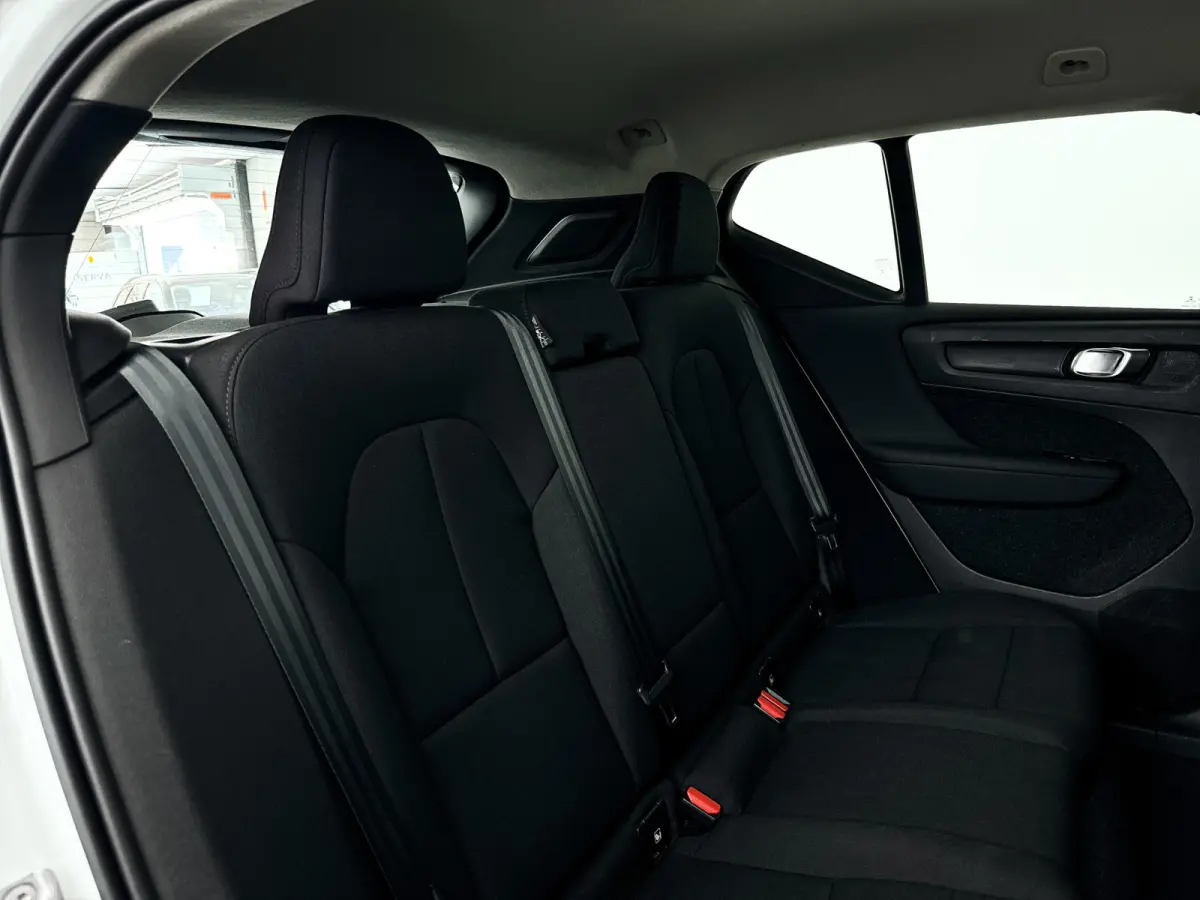 T2 Momentum Core | Park assist | LED | Cruise control | Navigatie