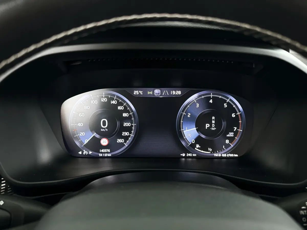T5 AWD R-Design Intro Edition | Panoramadak | Parkeercamera | Stoel- en Stuurverwarming | Keyless | Trekhaak