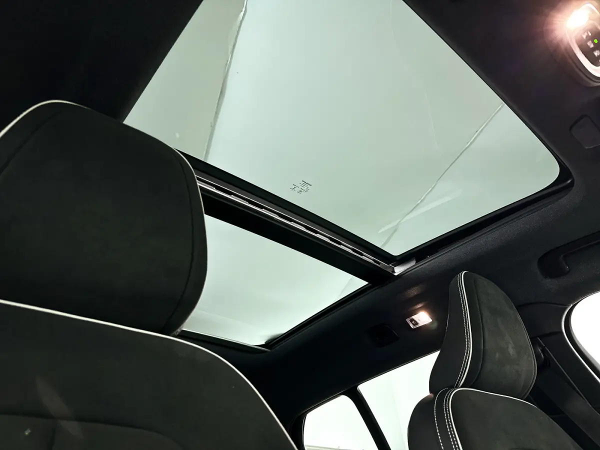 T5 AWD R-Design Intro Edition | Panoramadak | Parkeercamera | Stoel- en Stuurverwarming | Keyless | Trekhaak