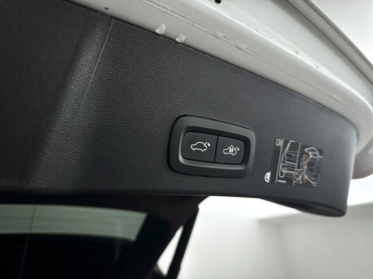 T5 AWD R-Design Intro Edition | Panoramadak | Parkeercamera | Stoel- en Stuurverwarming | Keyless | Trekhaak