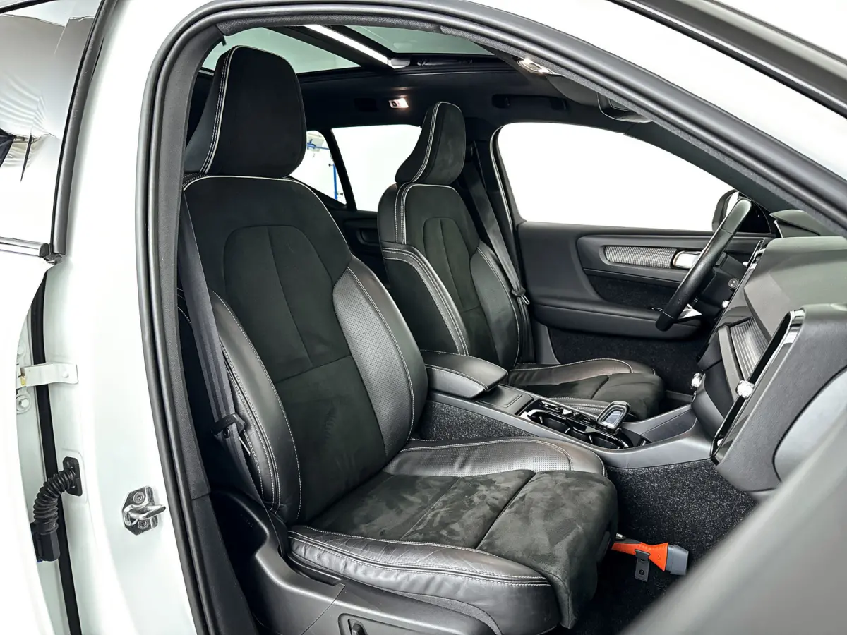 T5 AWD R-Design Intro Edition | Panoramadak | Parkeercamera | Stoel- en Stuurverwarming | Keyless | Trekhaak
