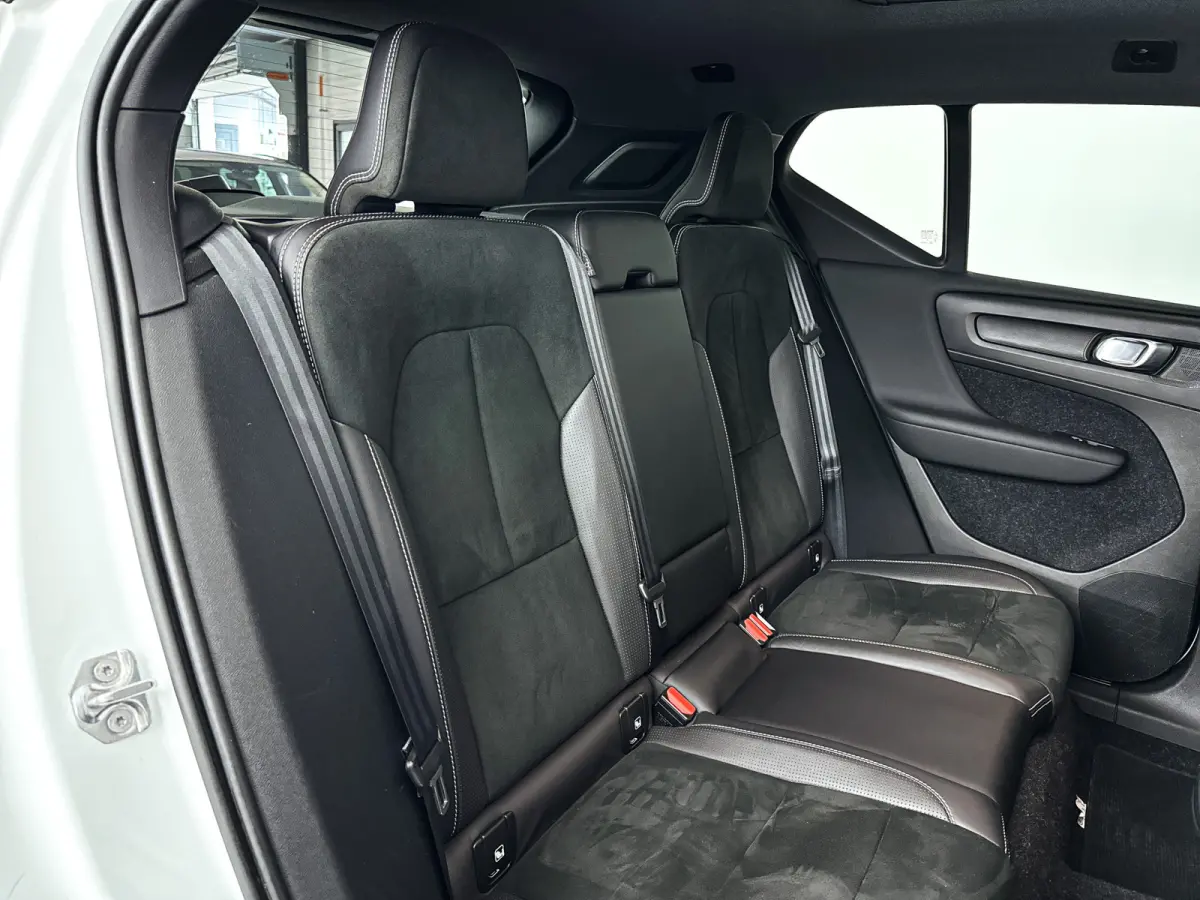 T5 AWD R-Design Intro Edition | Panoramadak | Parkeercamera | Stoel- en Stuurverwarming | Keyless | Trekhaak
