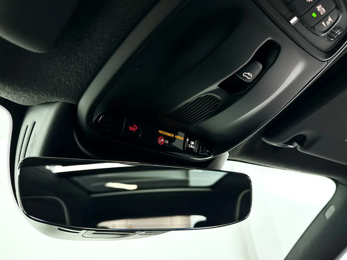 T5 AWD R-Design Intro Edition | Panoramadak | Parkeercamera | Stoel- en Stuurverwarming | Keyless | Trekhaak