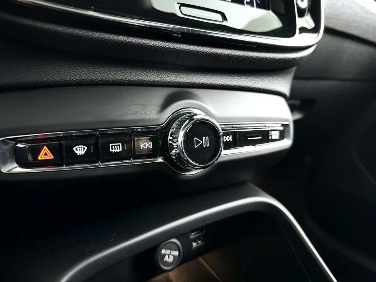 T5 AWD R-Design Intro Edition | Panoramadak | Parkeercamera | Stoel- en Stuurverwarming | Keyless | Trekhaak
