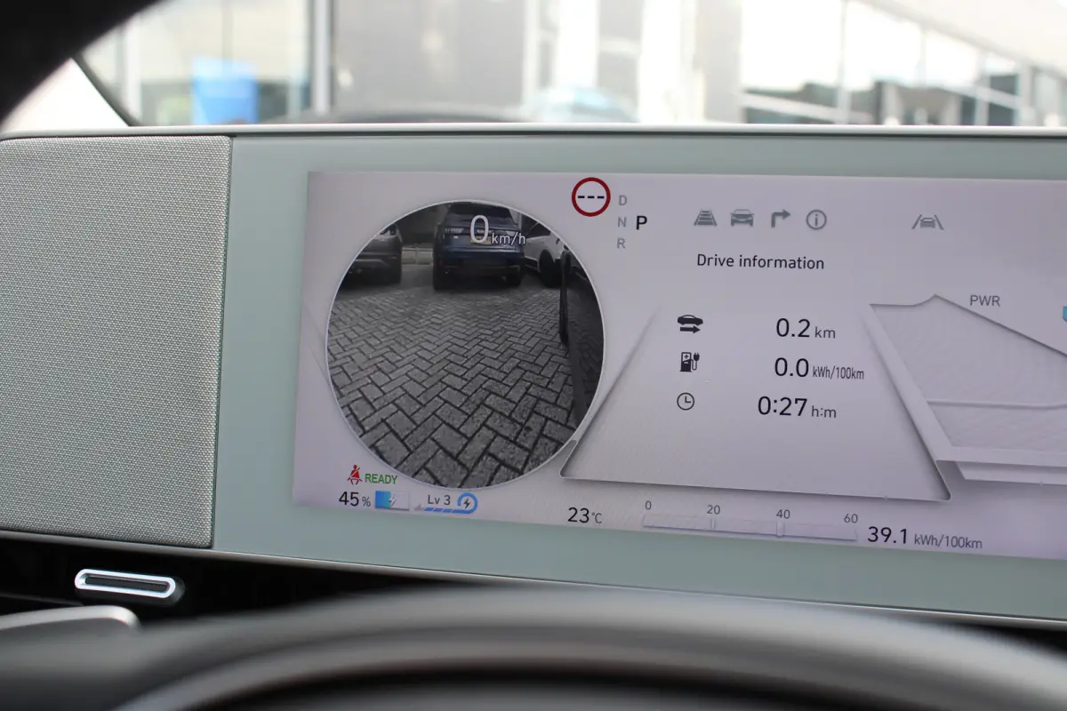 Lounge 73kWh | Elektrisch verstelb. voorstoelen met geheugen | Rondomzicht graden camera | Panoramadak | Head-up display | Achterstoelen verwarmd | Armsteun voor | Bots waarschuwing systeem