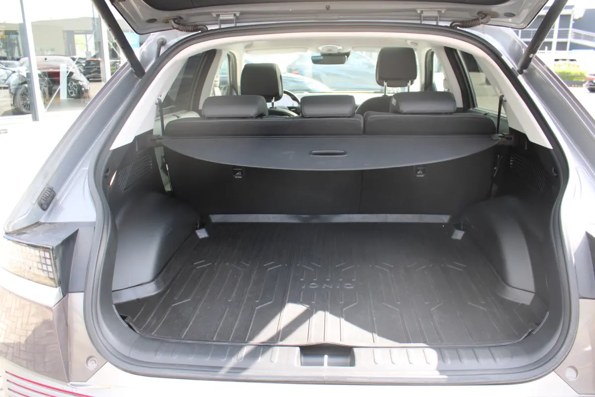 Lounge 73kWh | Elektrisch verstelb. voorstoelen met geheugen | Rondomzicht graden camera | Panoramadak | Head-up display | Achterstoelen verwarmd | Armsteun voor | Bots waarschuwing systeem