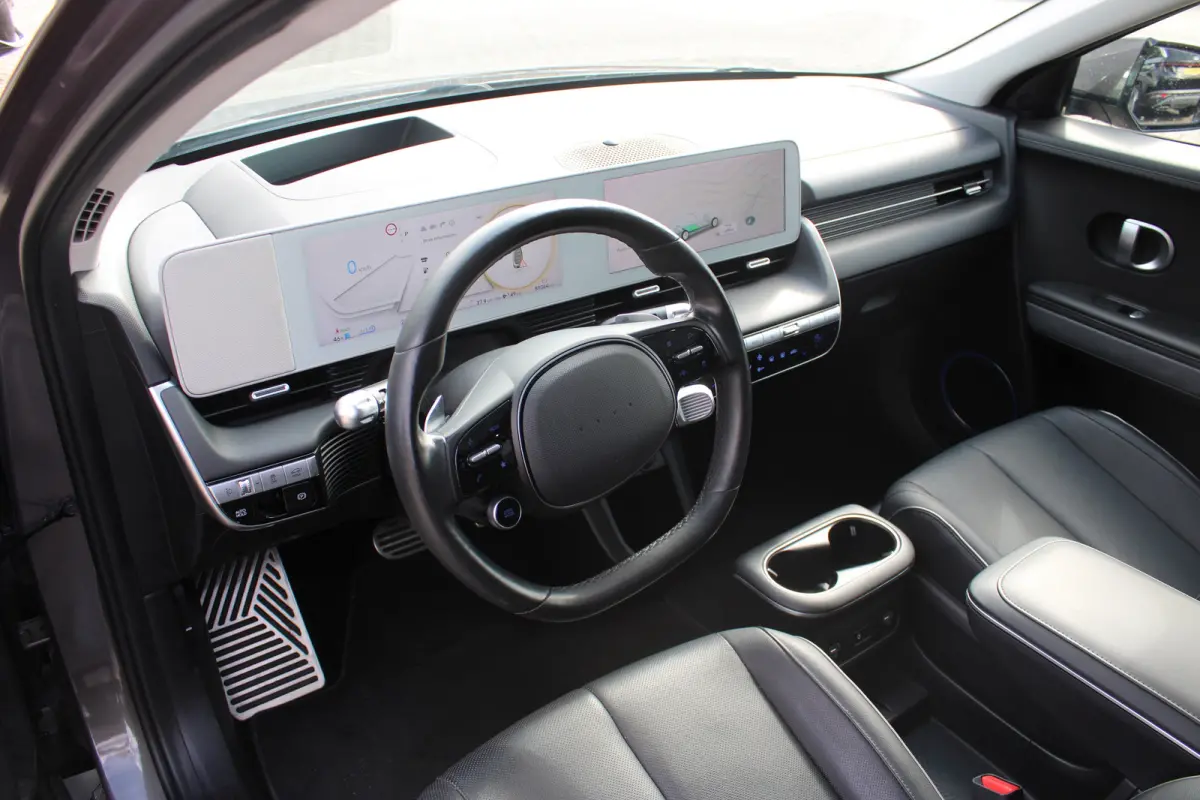 Lounge 73kWh | Elektrisch verstelb. voorstoelen met geheugen | Rondomzicht graden camera | Panoramadak | Head-up display | Achterstoelen verwarmd | Armsteun voor | Bots waarschuwing systeem