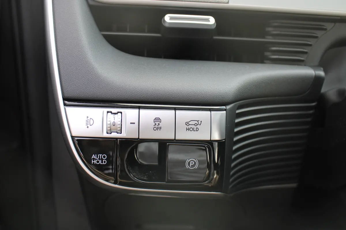 Lounge 73kWh | Elektrisch verstelb. voorstoelen met geheugen | Rondomzicht graden camera | Panoramadak | Head-up display | Achterstoelen verwarmd | Armsteun voor | Bots waarschuwing systeem