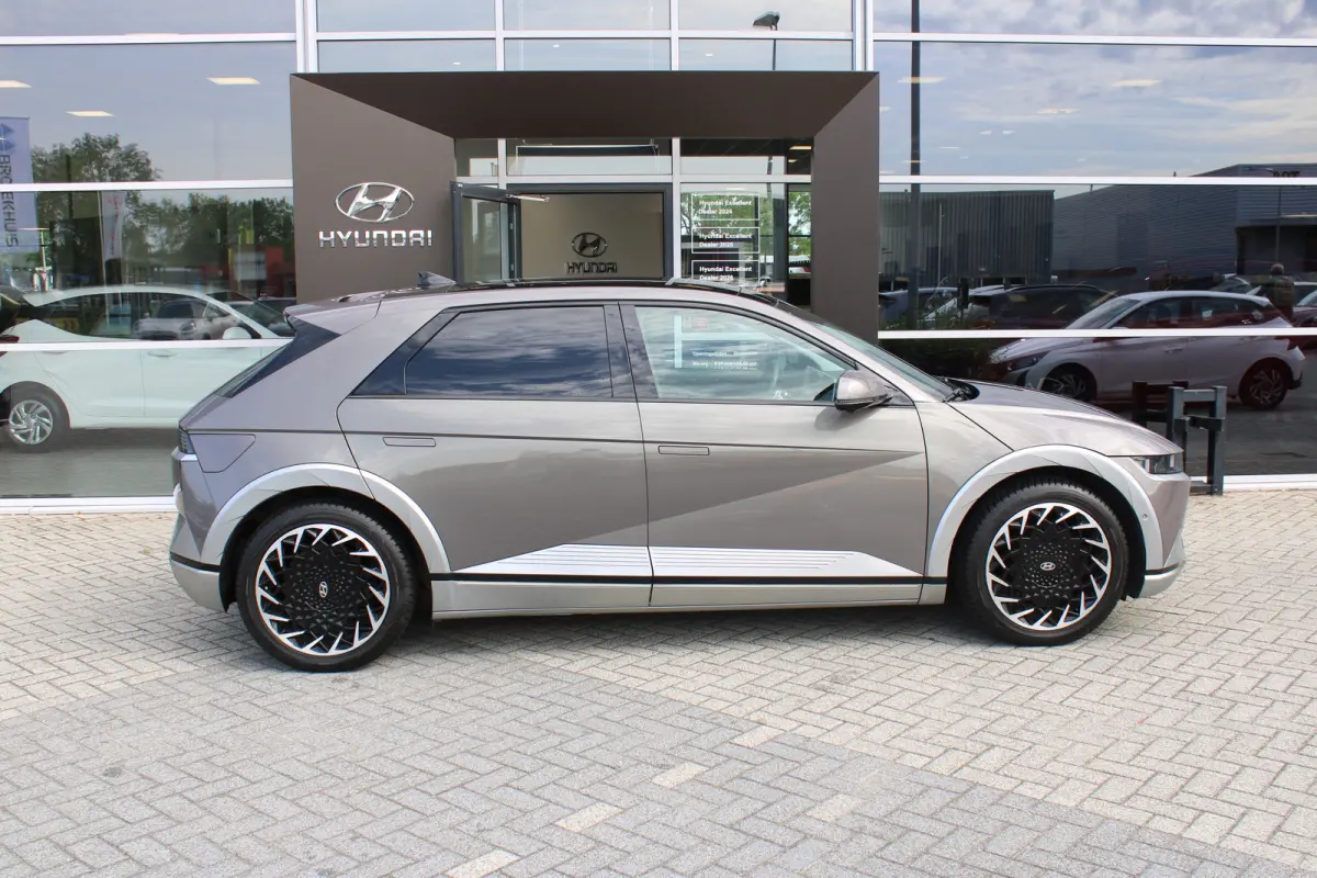 Lounge 73kWh | Elektrisch verstelb. voorstoelen met geheugen | Rondomzicht graden camera | Panoramadak | Head-up display | Achterstoelen verwarmd | Armsteun voor | Bots waarschuwing systeem