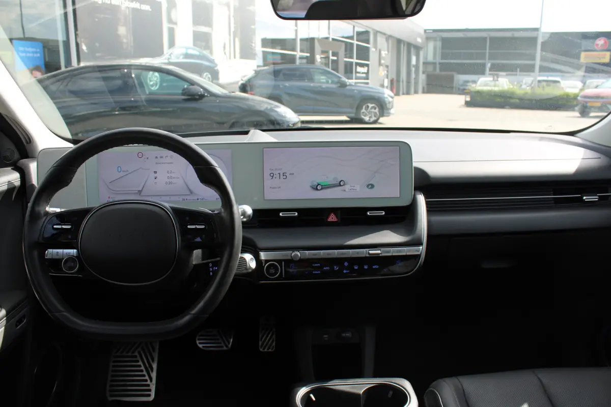 Lounge 73kWh | Elektrisch verstelb. voorstoelen met geheugen | Rondomzicht graden camera | Panoramadak | Head-up display | Achterstoelen verwarmd | Armsteun voor | Bots waarschuwing systeem