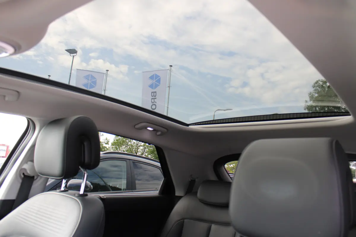 Lounge 73kWh | Elektrisch verstelb. voorstoelen met geheugen | Rondomzicht graden camera | Panoramadak | Head-up display | Achterstoelen verwarmd | Armsteun voor | Bots waarschuwing systeem