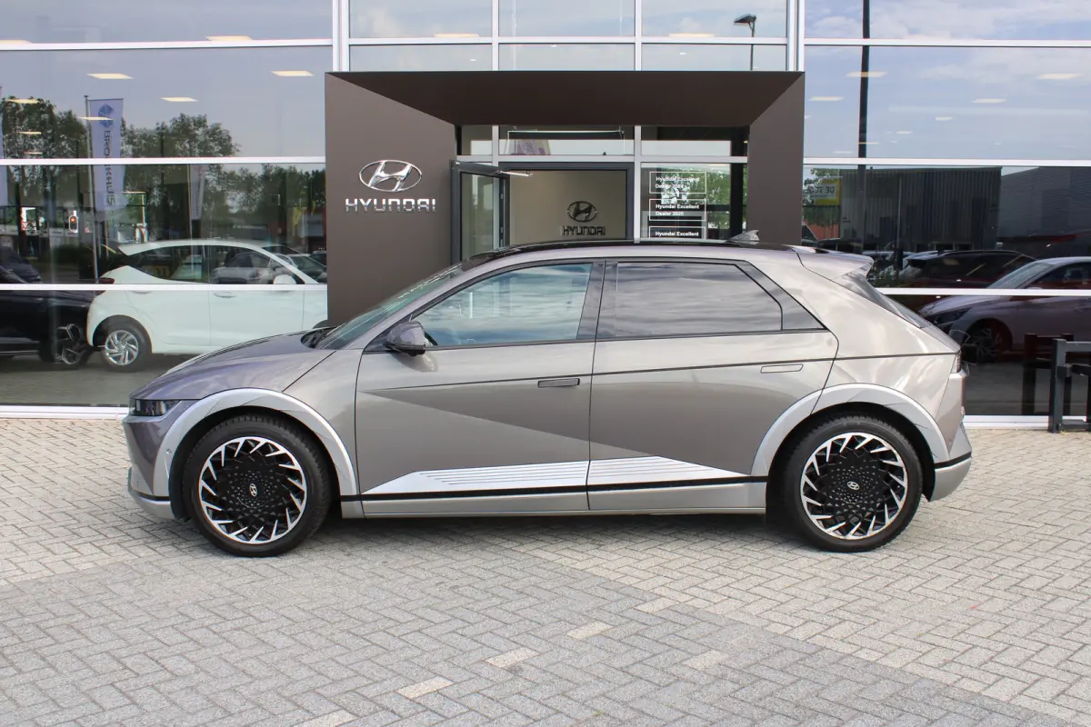 Lounge 73kWh | Elektrisch verstelb. voorstoelen met geheugen | Rondomzicht graden camera | Panoramadak | Head-up display | Achterstoelen verwarmd | Armsteun voor | Bots waarschuwing systeem