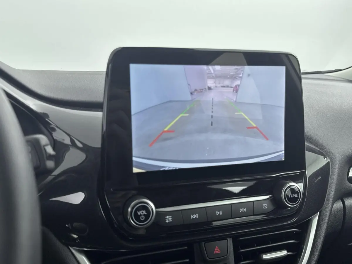 1.0 EcoBoost Titanium | CAMERA | DODE HOEK DETECTIE | CLIMATE CONTROL | NAVIGATIE |