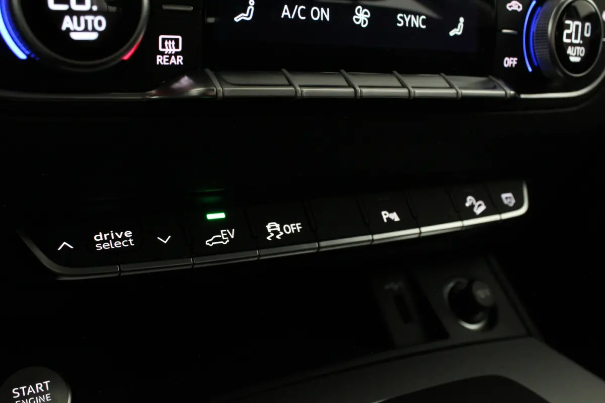50 TFSI e Advanced edition > Leer/Camera/Matrix-LED/19inch/Mythos Black Metallic