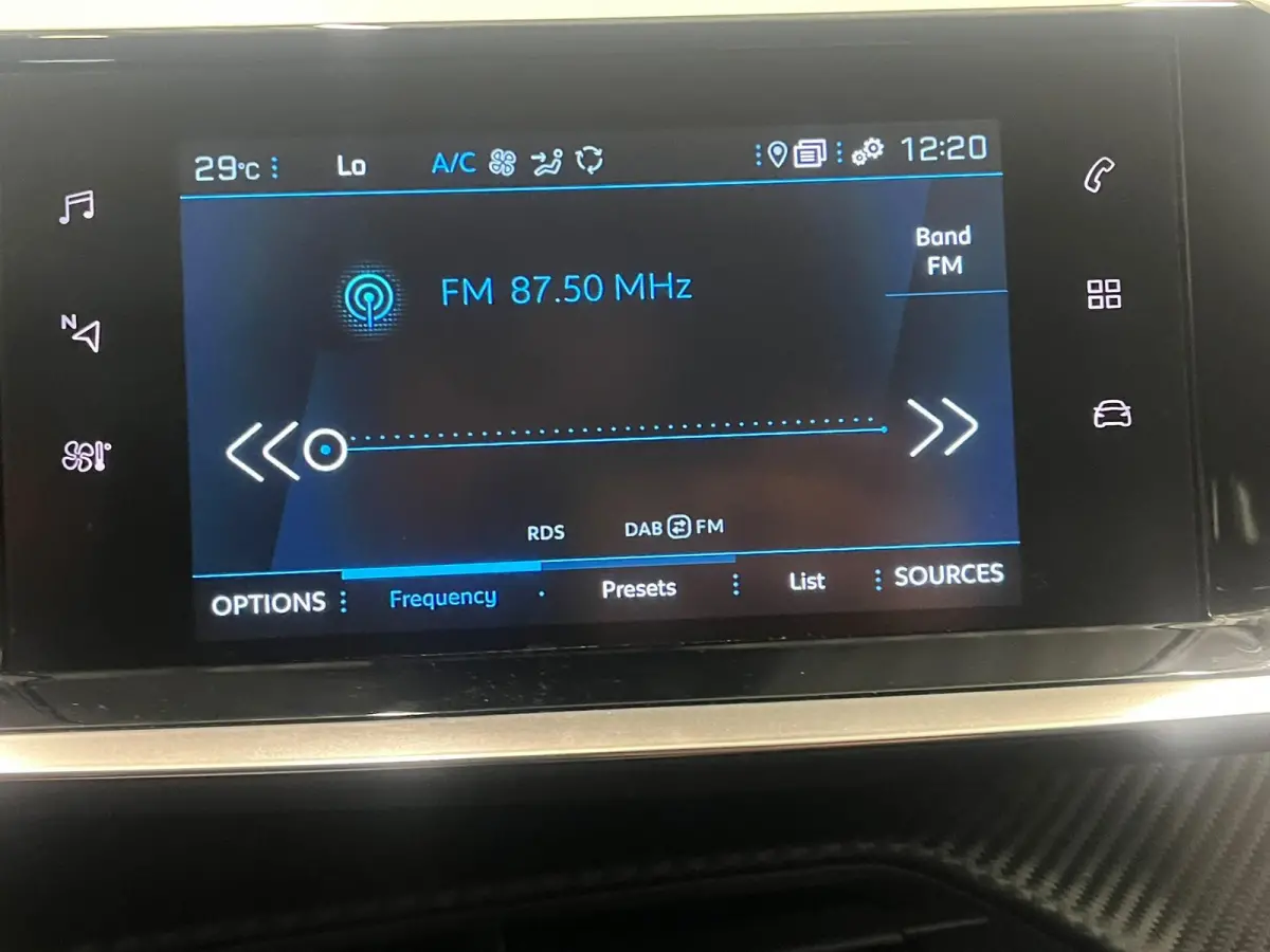 1.2 PureTech Allure Automaat Navigatie Apple Carplay Android Auto Camera Parkeerhulp Cruise Control Full Led Climate Control Lichtmetalen velgen