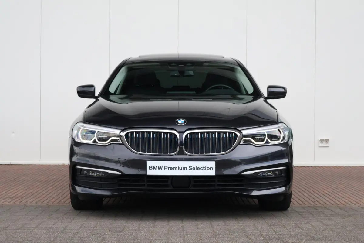 530e iPerformance High Executive | SoH 84,6 % | Comfortstoelen | Achteruitrijcamera | Schuif/Kantel Dak | Elektr. Achterklep | Driving Assistant Plus | Head-Up | Hifi | Verwarmde Stoelen voo