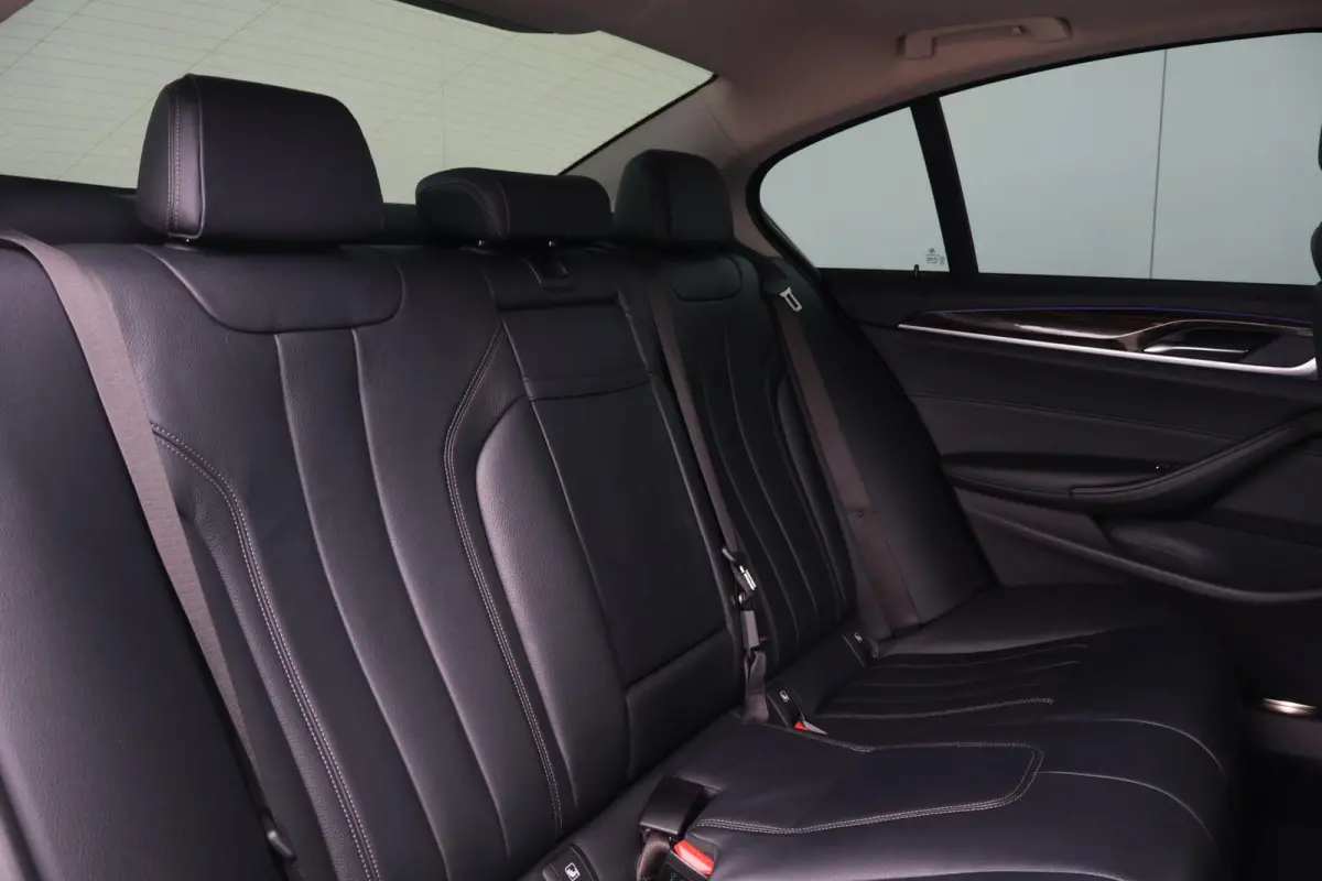 530e iPerformance High Executive | SoH 84,6 % | Comfortstoelen | Achteruitrijcamera | Schuif/Kantel Dak | Elektr. Achterklep | Driving Assistant Plus | Head-Up | Hifi | Verwarmde Stoelen voo