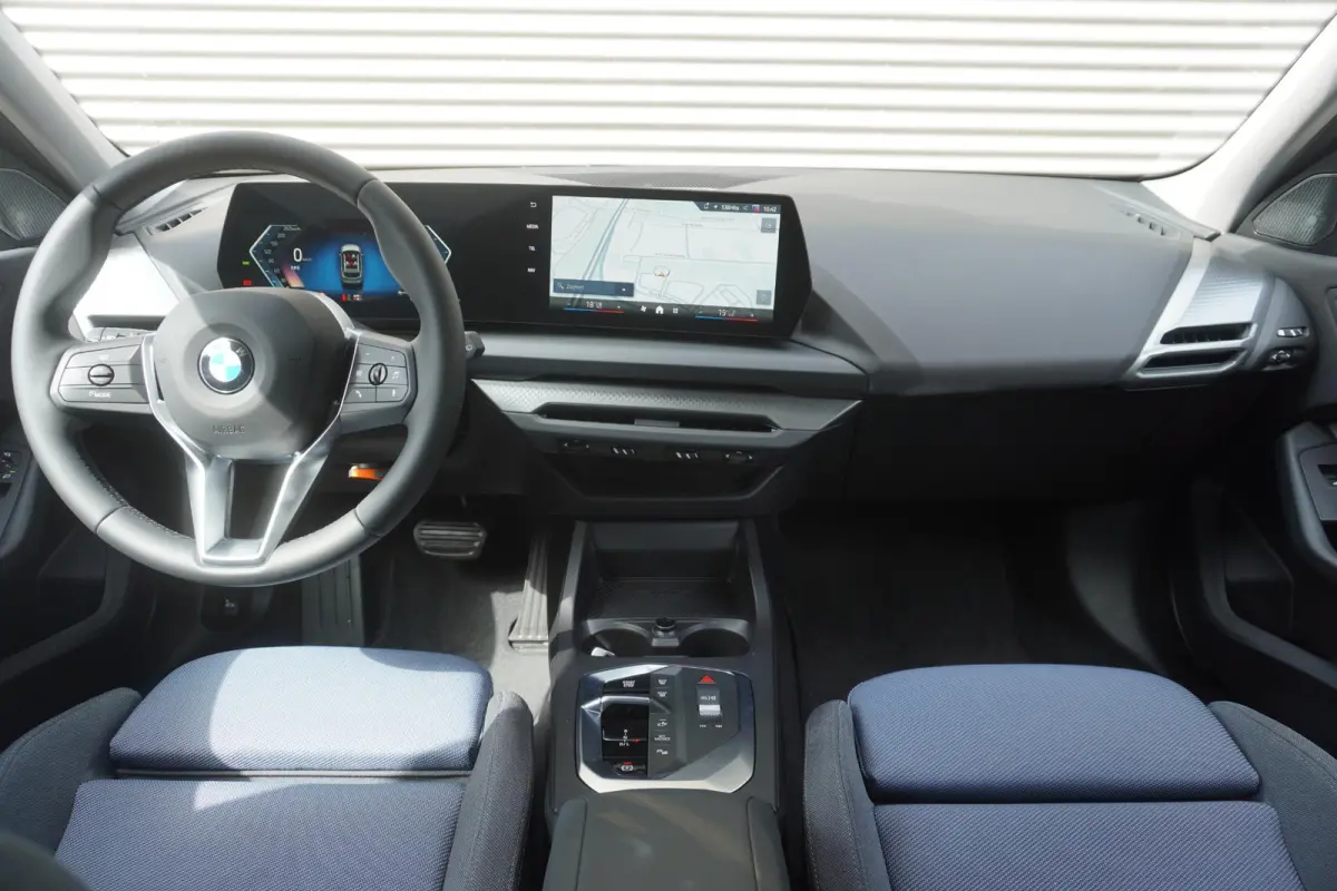 120 | M Sport Design | Premium Pack | Stuurwielrand verwarmd | Harman Kardon HiFi Sound system | Comfort Access | Achteruitrijcamera