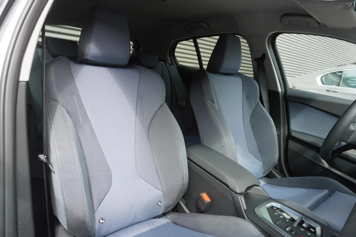 120 | M Sport Design | Premium Pack | Stuurwielrand verwarmd | Harman Kardon HiFi Sound system | Comfort Access | Achteruitrijcamera