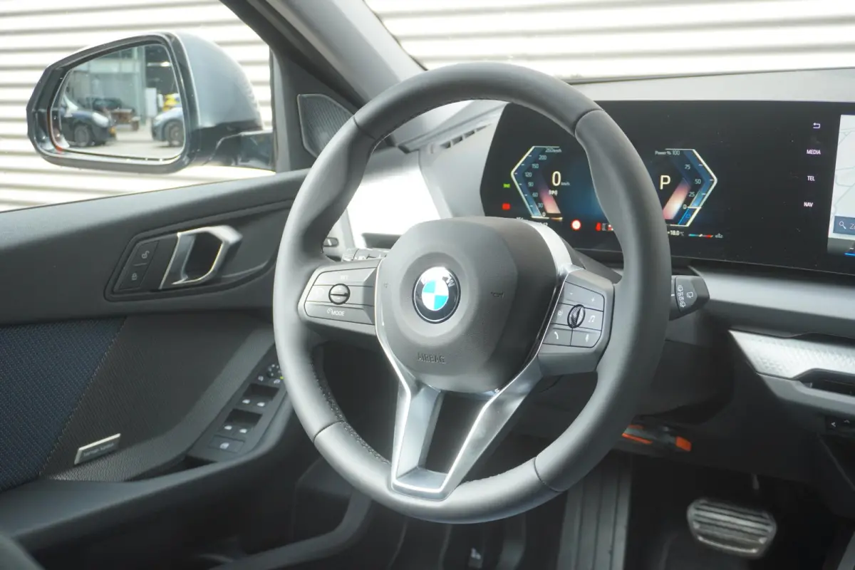 120 | M Sport Design | Premium Pack | Stuurwielrand verwarmd | Harman Kardon HiFi Sound system | Comfort Access | Achteruitrijcamera