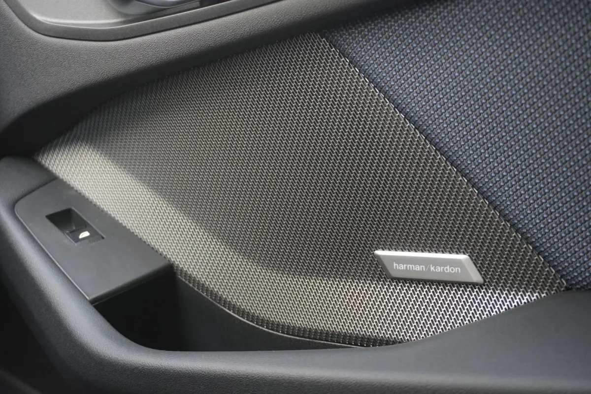120 | M Sport Design | Premium Pack | Stuurwielrand verwarmd | Harman Kardon HiFi Sound system | Comfort Access | Achteruitrijcamera