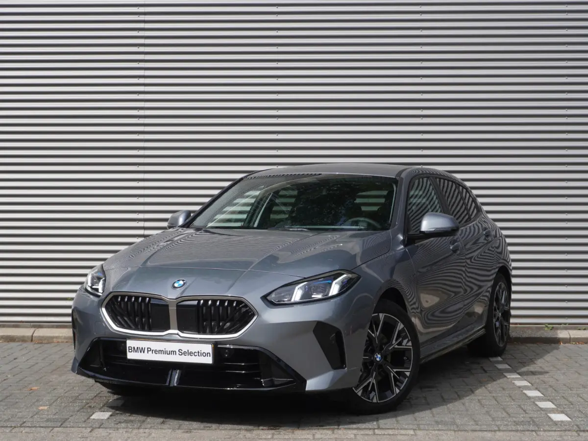120 | M Sport Design | Premium Pack | Stuurwielrand verwarmd | Harman Kardon HiFi Sound system | Comfort Access | Achteruitrijcamera