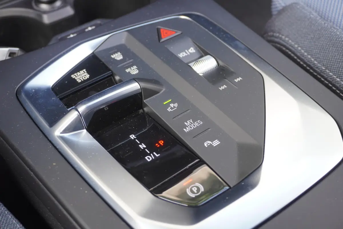 120 | M Sport Design | Premium Pack | Stuurwielrand verwarmd | Harman Kardon HiFi Sound system | Comfort Access | Achteruitrijcamera