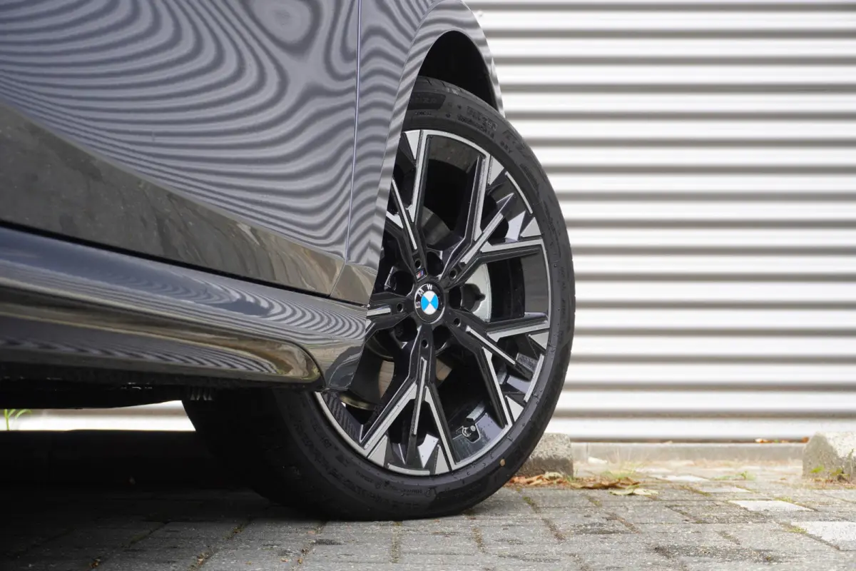 120 | M Sport Design | Premium Pack | Stuurwielrand verwarmd | Harman Kardon HiFi Sound system | Comfort Access | Achteruitrijcamera