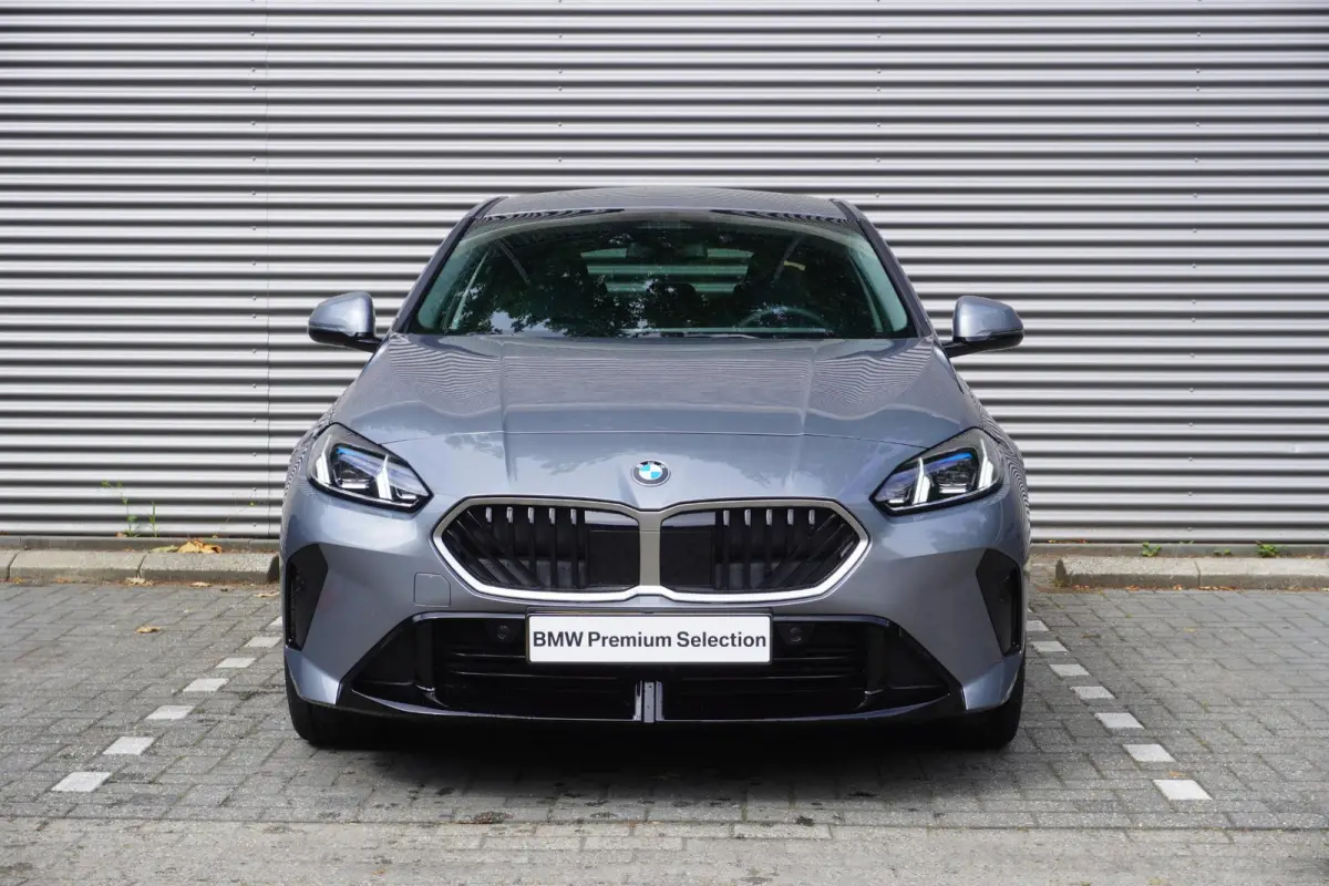120 | M Sport Design | Premium Pack | Stuurwielrand verwarmd | Harman Kardon HiFi Sound system | Comfort Access | Achteruitrijcamera