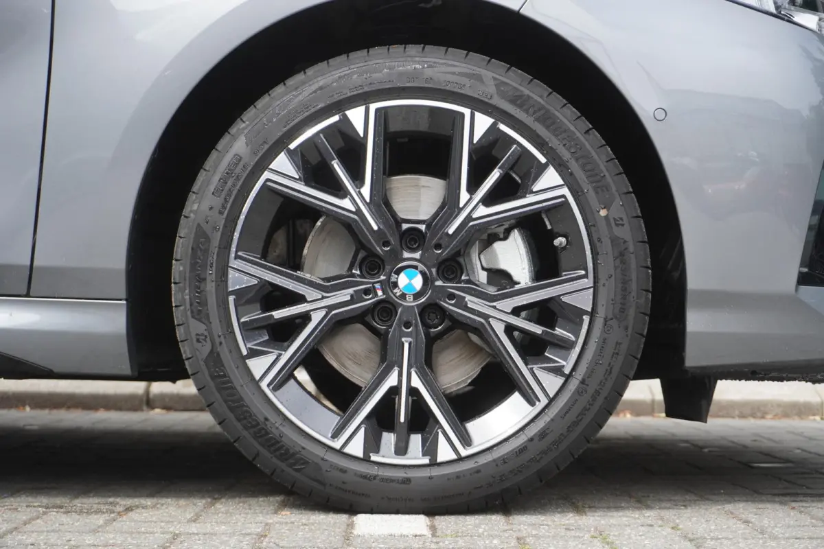 120 | M Sport Design | Premium Pack | Stuurwielrand verwarmd | Harman Kardon HiFi Sound system | Comfort Access | Achteruitrijcamera