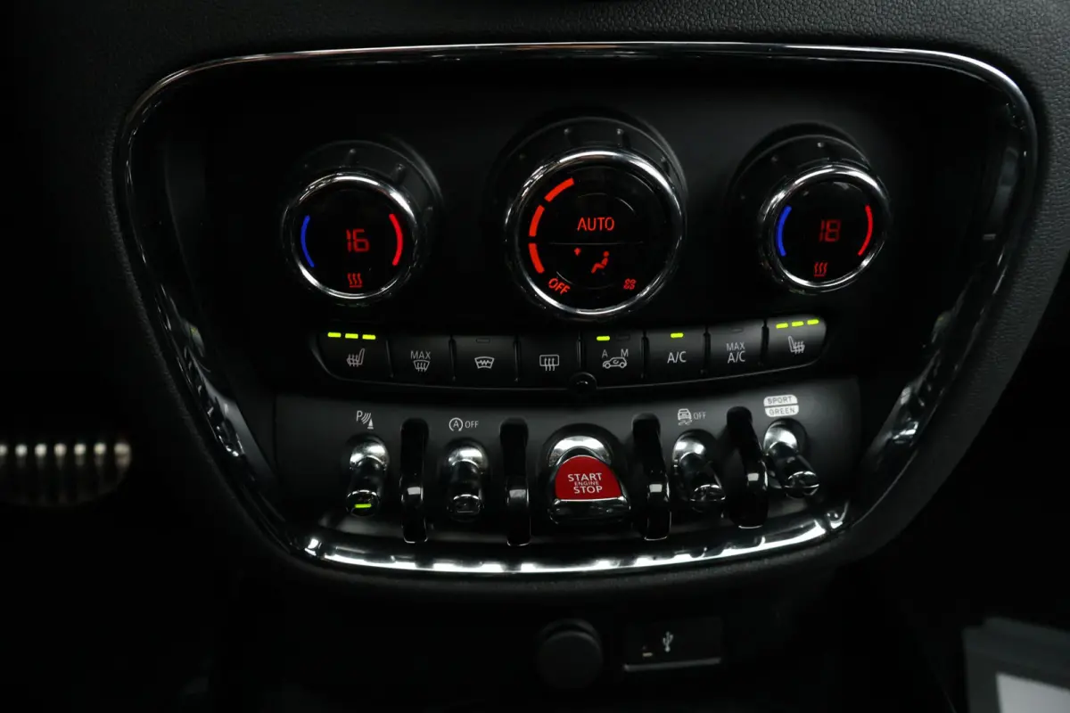 2.0 JCW ALL4 Chili | Pano dak | Head-up | Harman Kardon | Verwarmbare voorstoelen | Achteruitrijcamera | Comforttoegang | Adaptieve LED-koplamp |