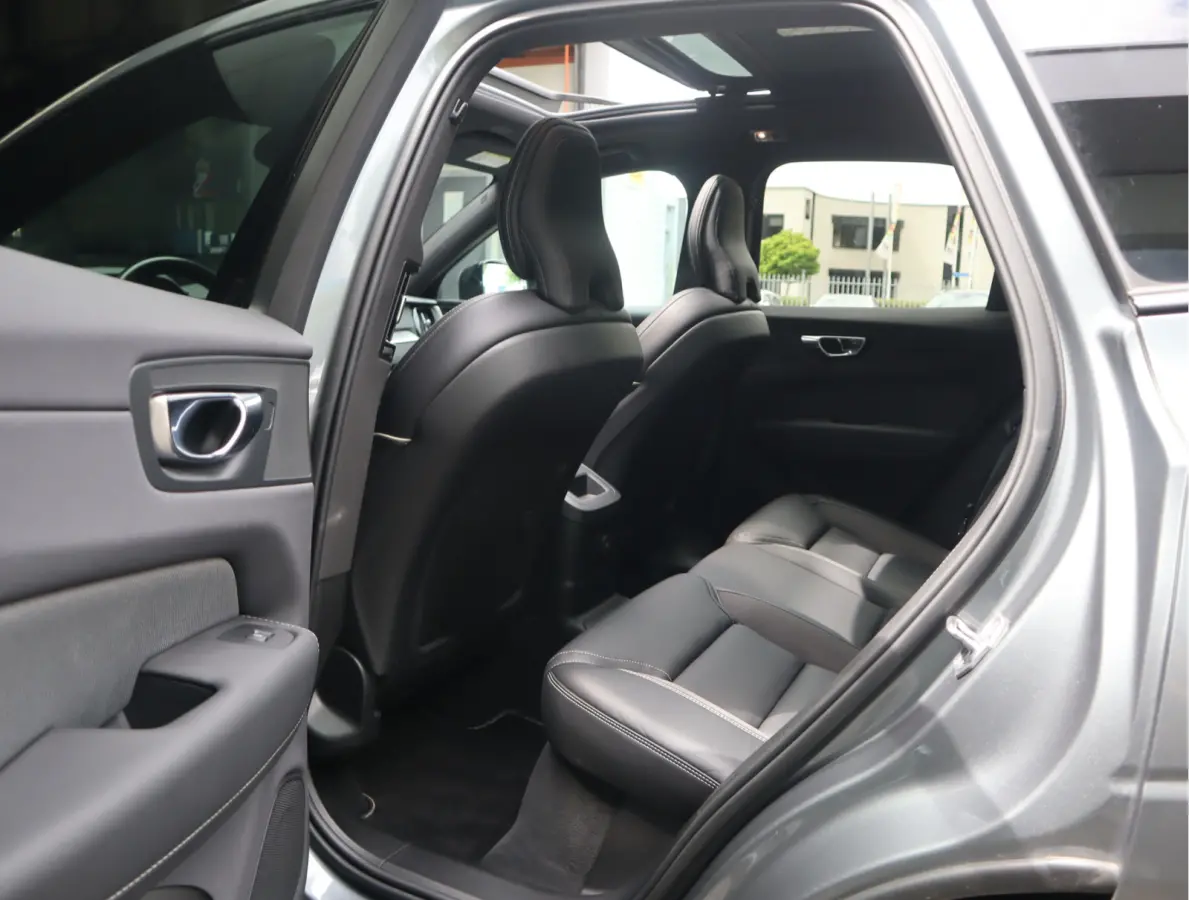 2.0 Recharge T6 AWD R-Design / Navi / Climate / Pano / Trekh / Leder / Blis/ Keyles / Autopilot /  / Uitstekende staat!