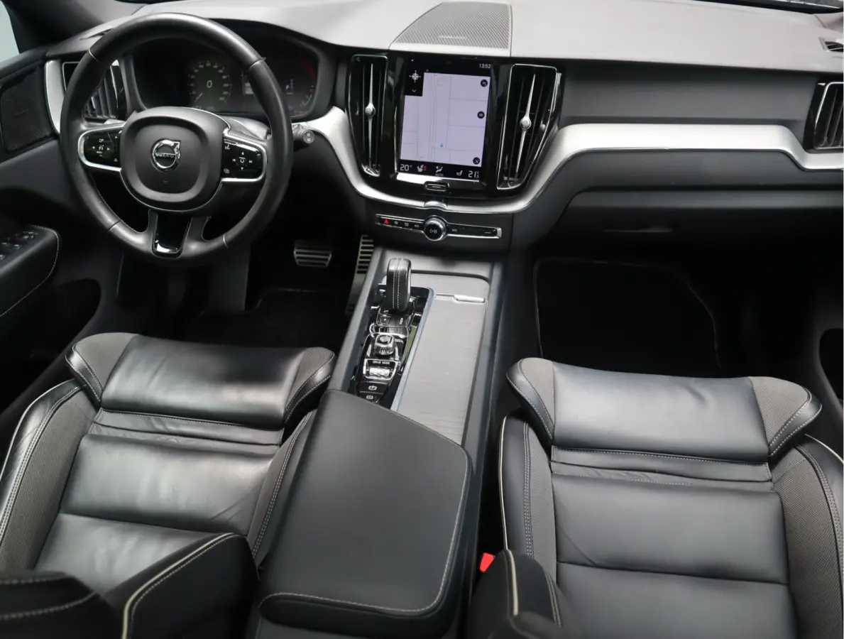 2.0 Recharge T6 AWD R-Design / Navi / Climate / Pano / Trekh / Leder / Blis/ Keyles / Autopilot /  / Uitstekende staat!