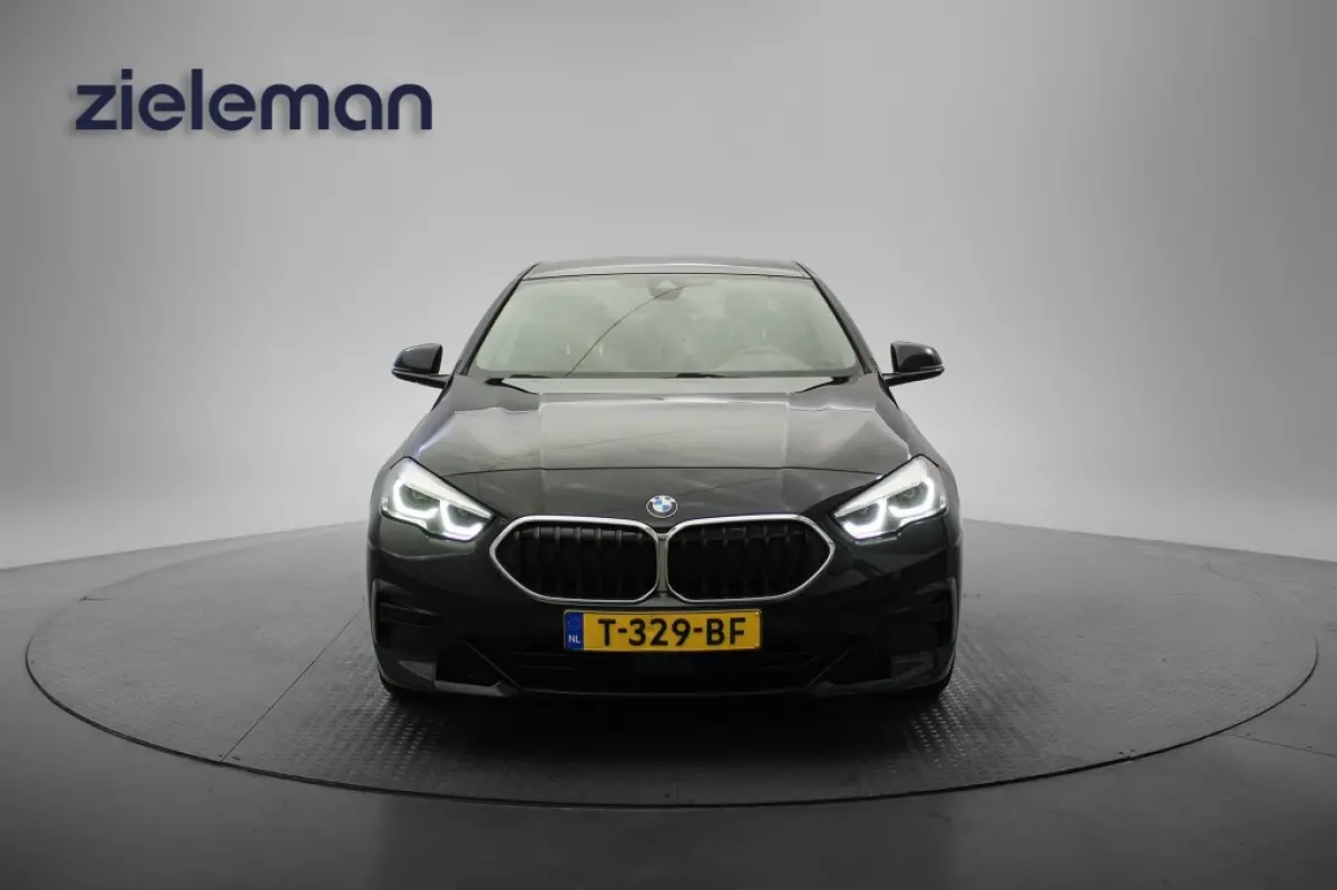 218i Introduction Edition Automaat - Digitaal Cockpit, Carplay, Camera, Half Leer