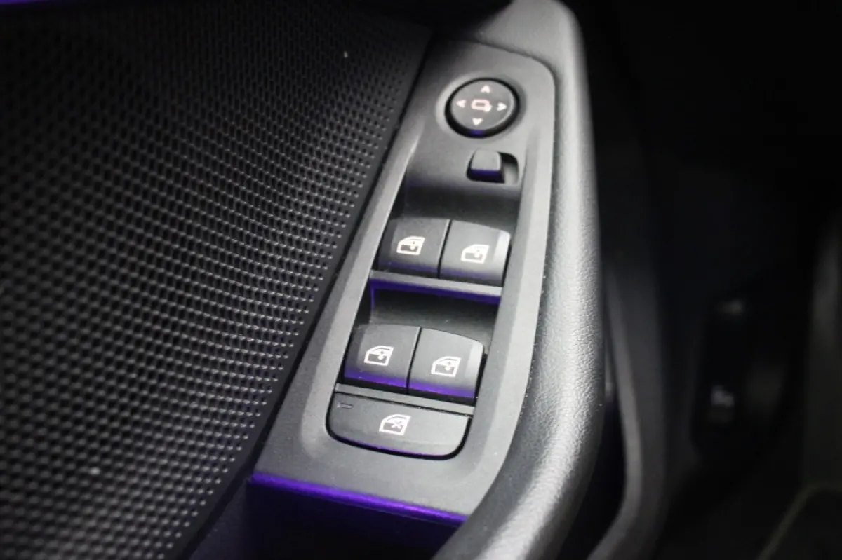 218i Introduction Edition Automaat - Digitaal Cockpit, Carplay, Camera, Half Leer